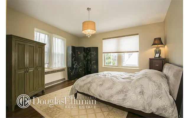 Sold by Douglas Elliman | media 10