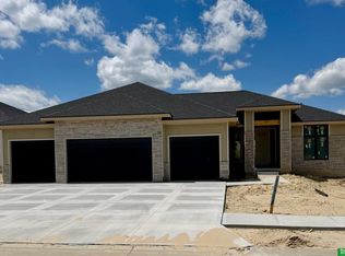 5532 213th St, Elkhorn, NE 68022
