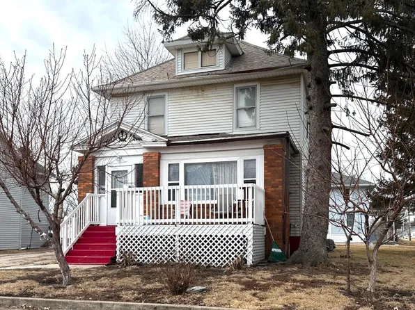 284 Garfield Ave, Galesburg, IL 61401