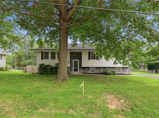 1207 S 104th St, Edwardsville, KS 66111