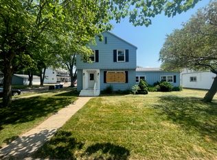 301 Lake St, Depue, IL 61322