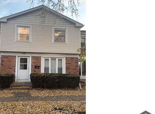 2053 Essex Ct, Streamwood, IL 60107