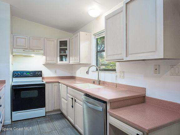 2nd image of 2255 Ladner Rd NE