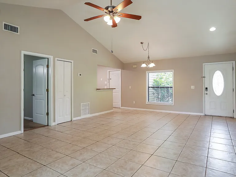 3824 Tree Lake Dr — Photo 5