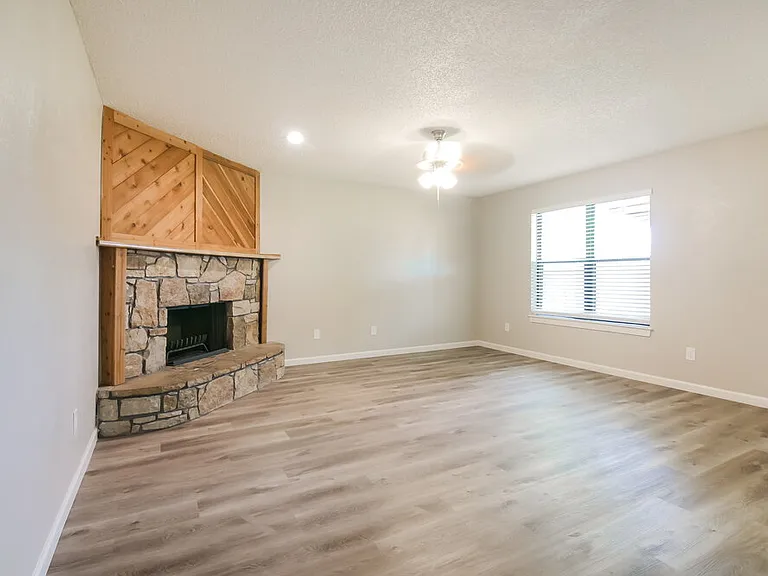 933 Lemontree Dr — Photo 5