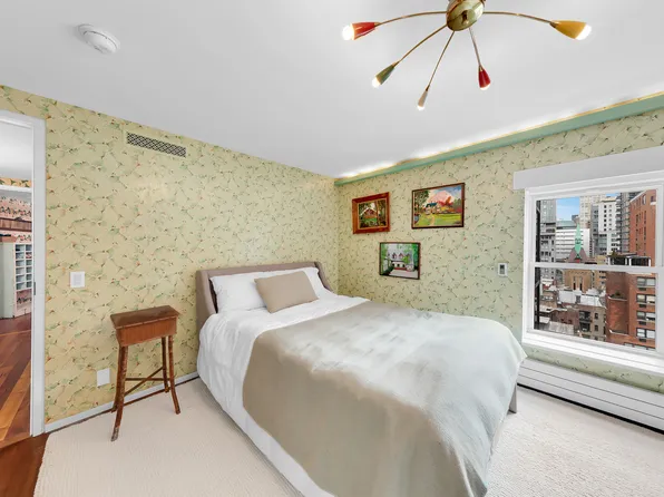 34 Gramercy Park East image 10 of 19