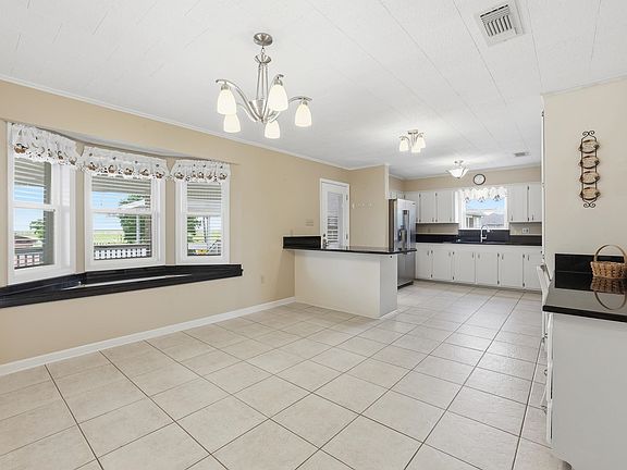 5th image of 5083 Grand Caillou Rd