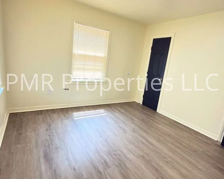 2146 NW Lincoln Ave — Photo 3