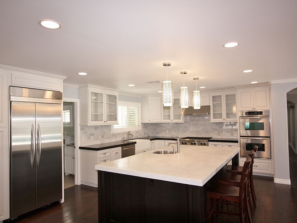 2nd image of 736 El Mirador Dr