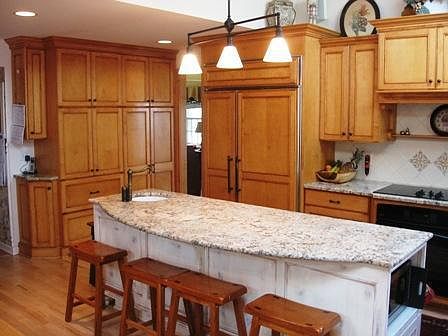 2nd image of 1096 E Circle Dr
