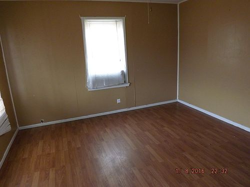 3rd image of 716 N Avenue K