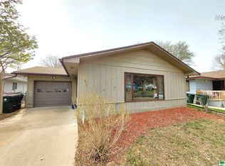 2541 S Cleveland St, Sioux City, IA 51106