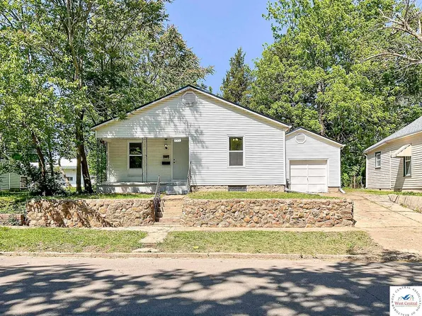 1720 S Stewart Ave, Sedalia, MO 65301