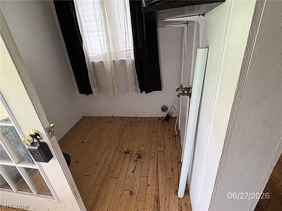 3rd image of 1105 Henry St