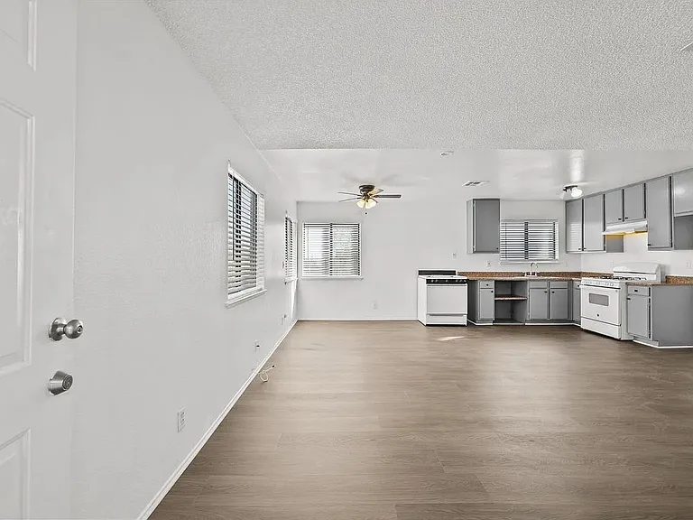 38501 Larkin Ave #4 — Photo 4