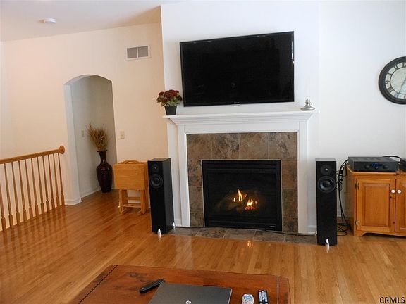 4th image of 40 Woodscape Dr
