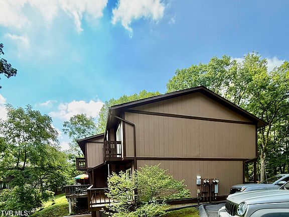 4th image of 24204 Woodridge Cir #D
