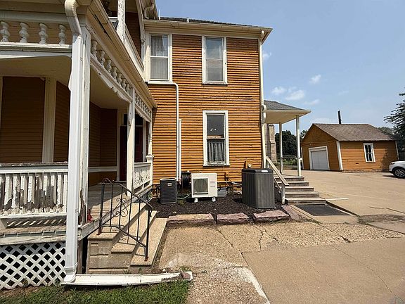 2nd image of 914 Jackson St