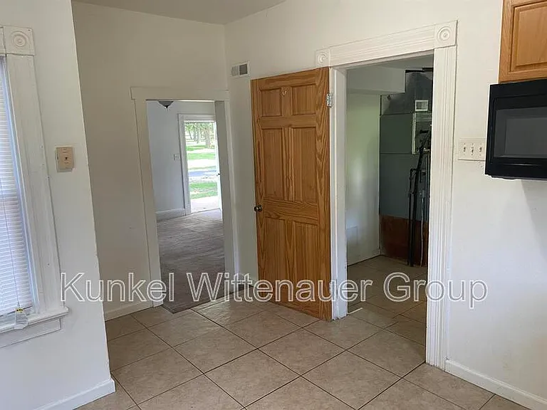 821 Edward St — Photo 3