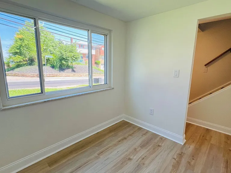 554 Bigelow St — Photo 9