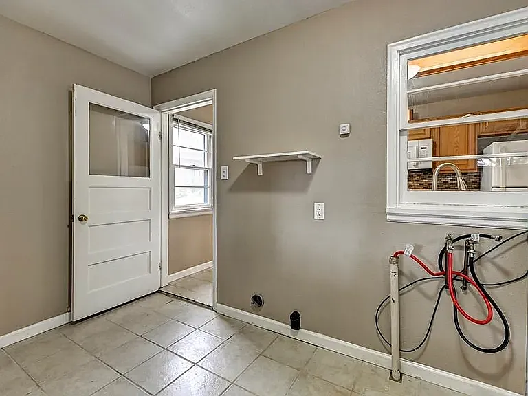 1215 Berkley Ave — Photo 12