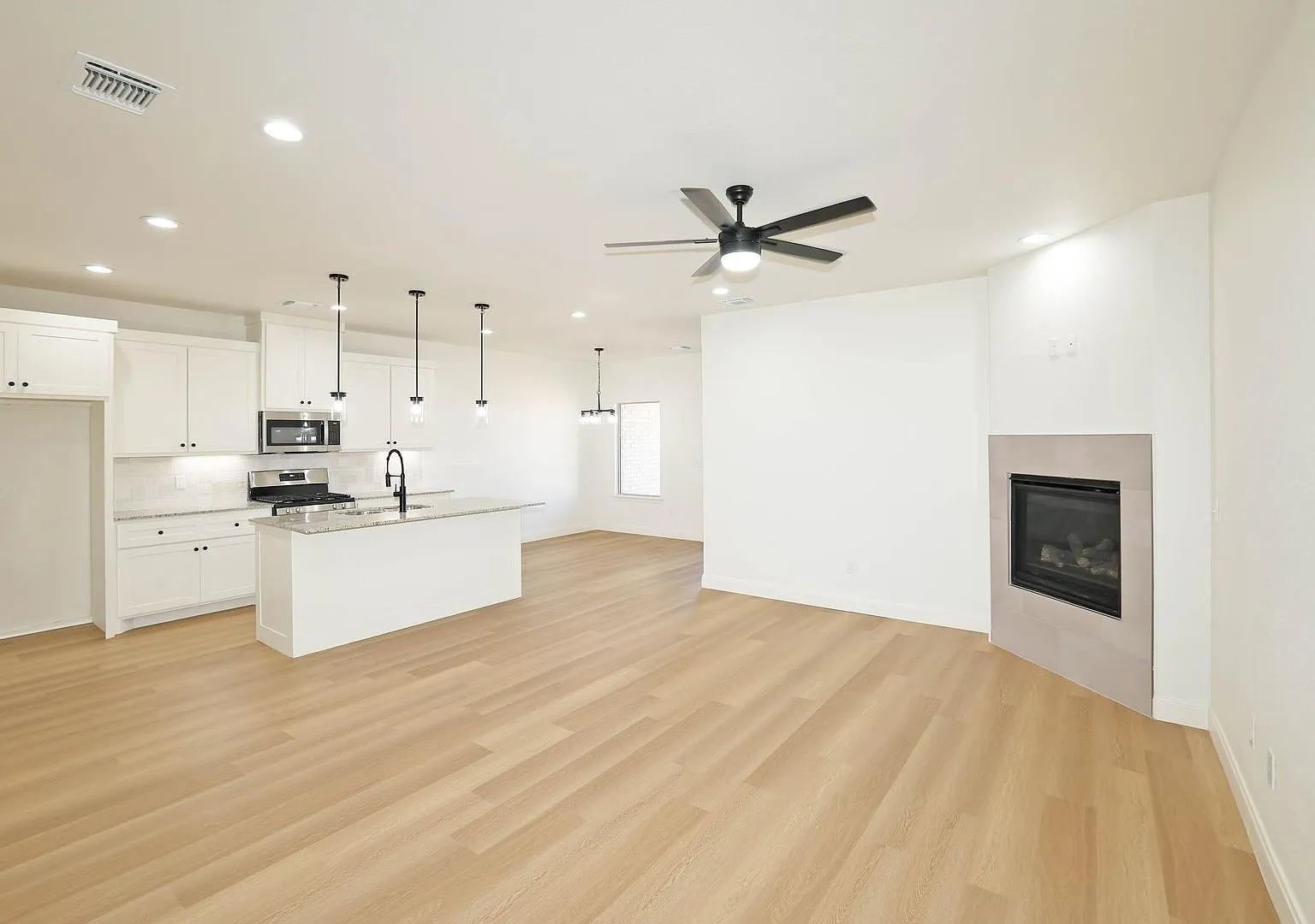 10424 Tierra Santa Unit A — Photo 2