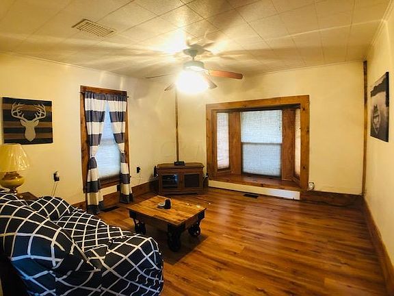 5th image of 207 Carhart St