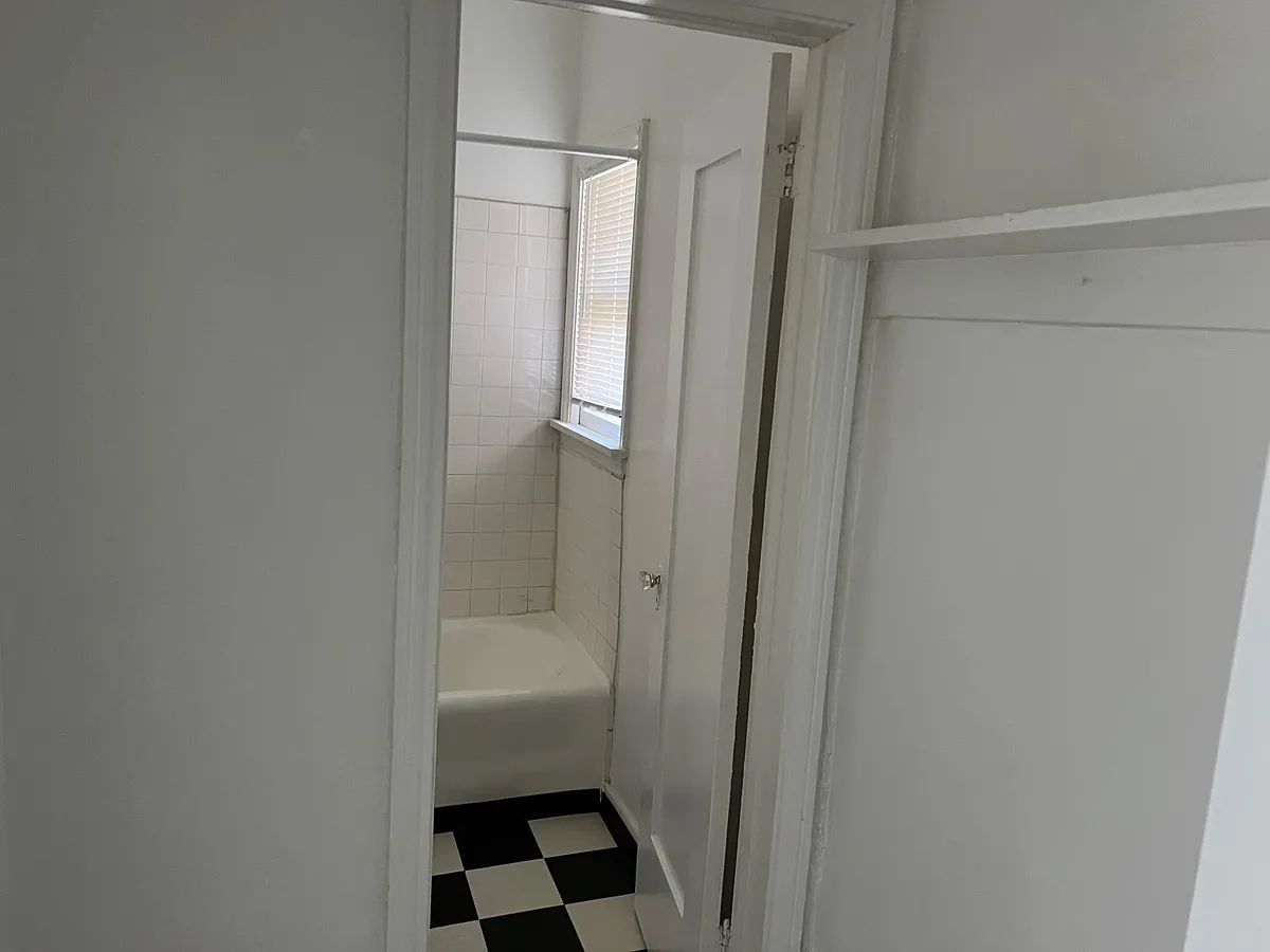 Building Photo - 531 S Berendo St #12