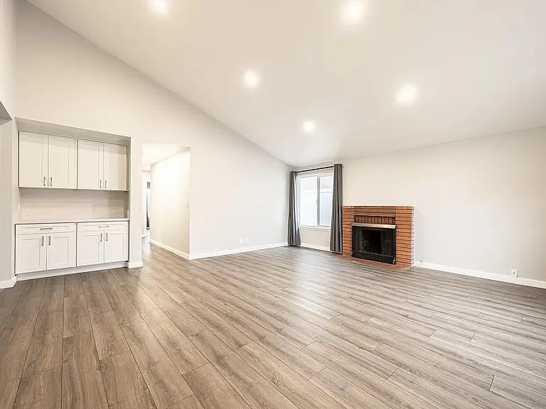 8748 Aquarius Dr — Photo 5