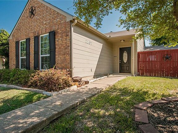4th image of 2207 Teakwood Ct