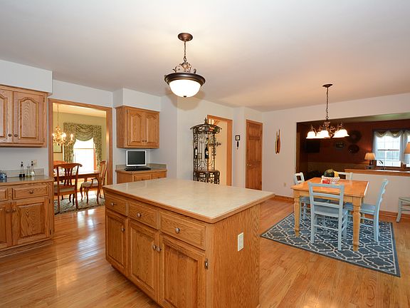 4th image of 336 Dove Ct