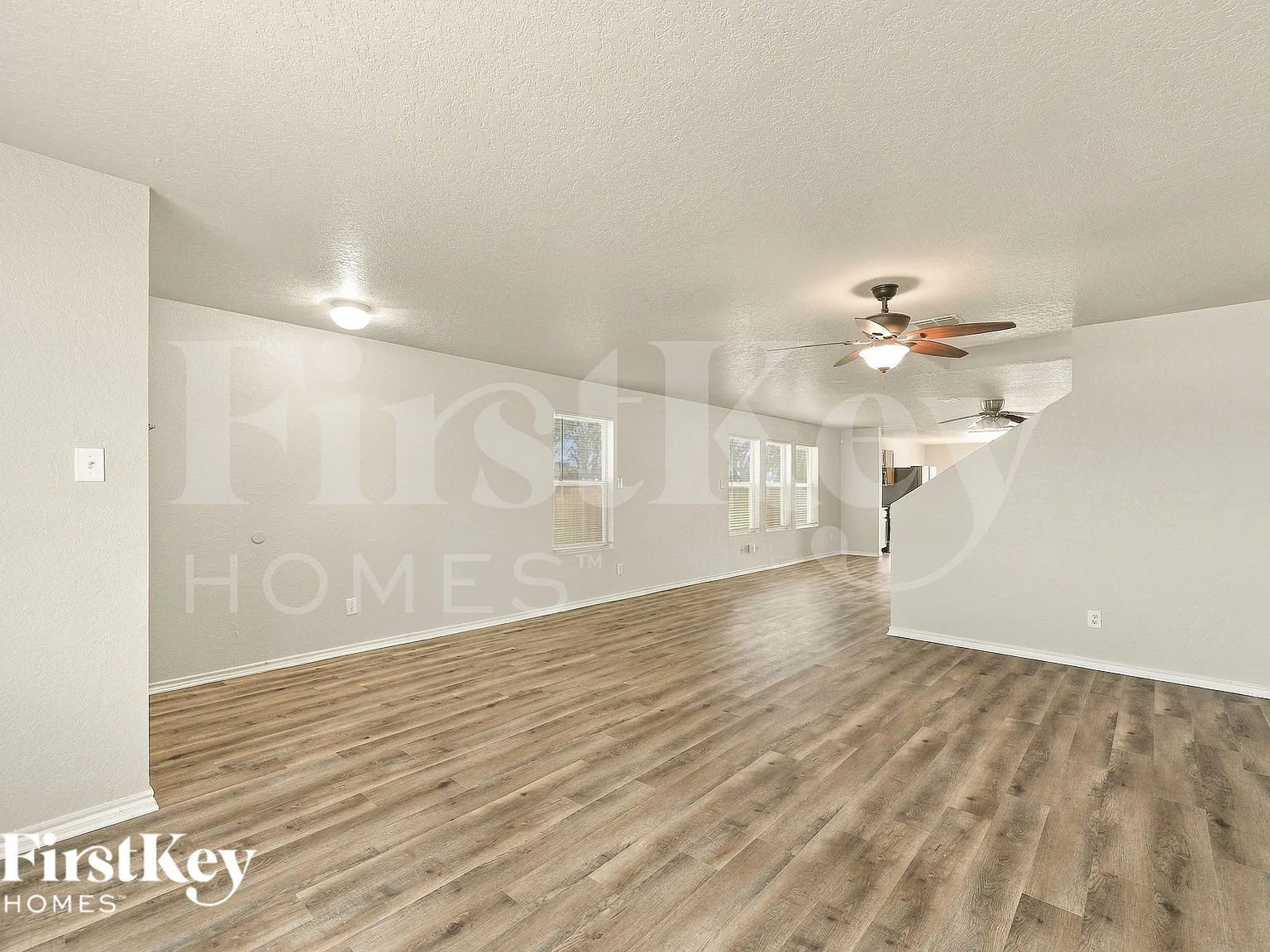 3 bed, 2.0 bath, 3206 sqft, $1,550 — Photo 4