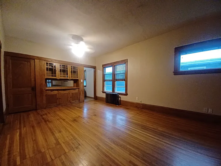 1180 Charles Ave — Photo 2