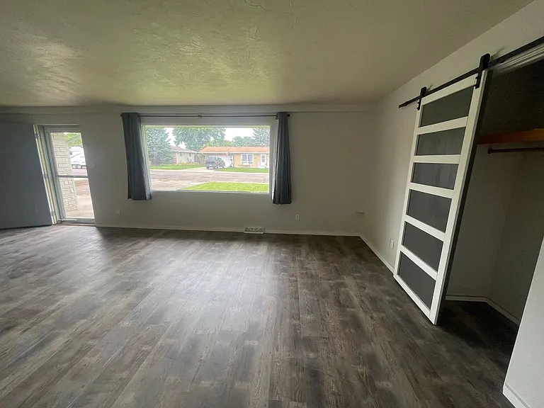 1705 Aspen St — Photo 3