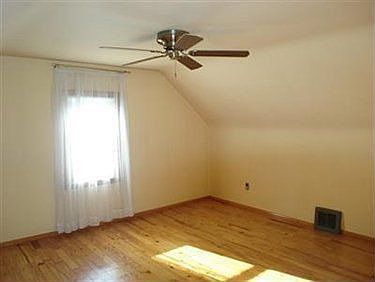 5th image of 890 E 207th St