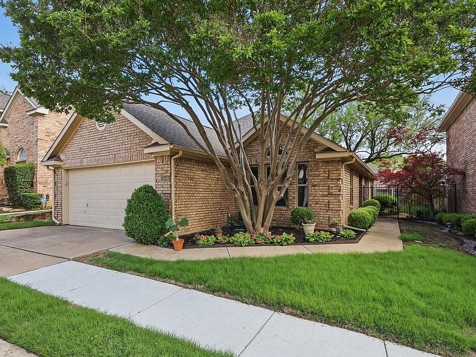 1st image of 1209 Royal Crescent Dr