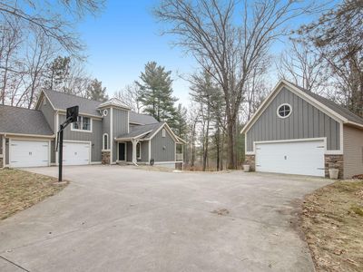 11280 Discovery Woods Dr NE, Greenville, MI, 48838