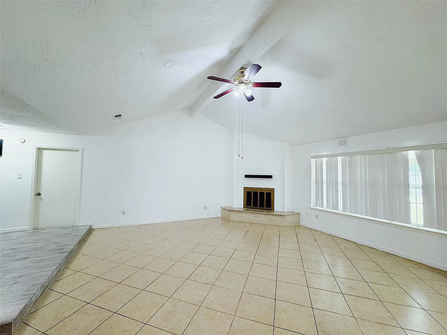 3 bed, 2.0 bath, 1460 sqft, $1,800 — Photo 2