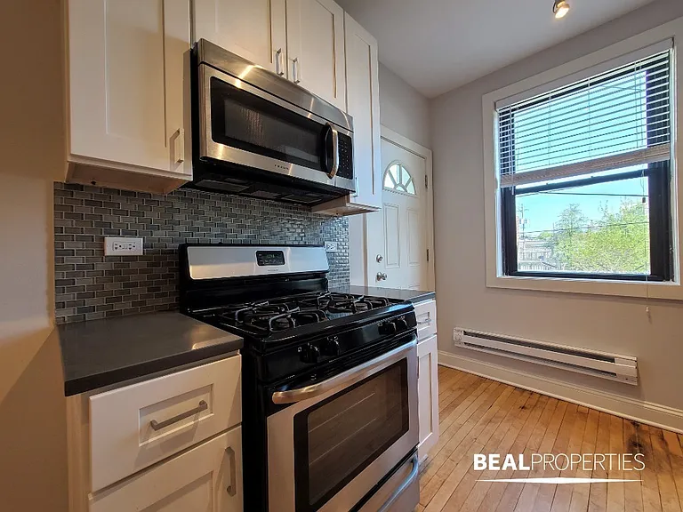 2325 N Rockwell St #B2 — Photo 5