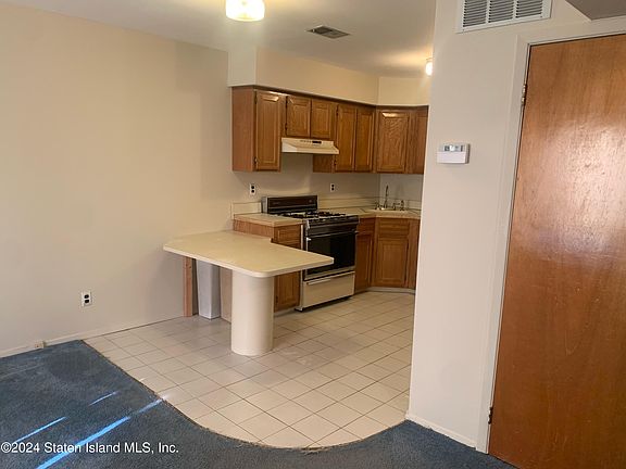 4th image of 697 Barlow Ave