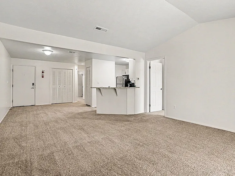 Emerald Park Apartments — Photo 47