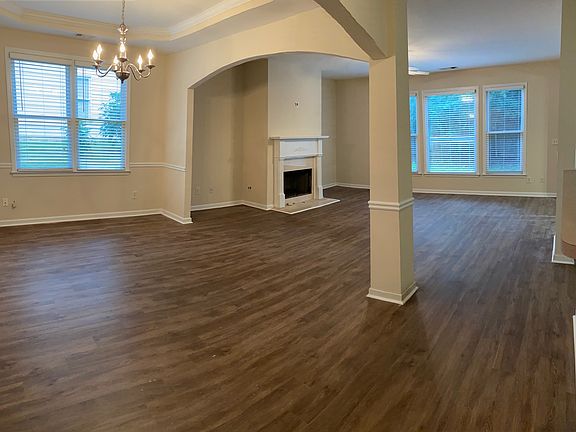 4th image of 1911 Garden Hill Dr