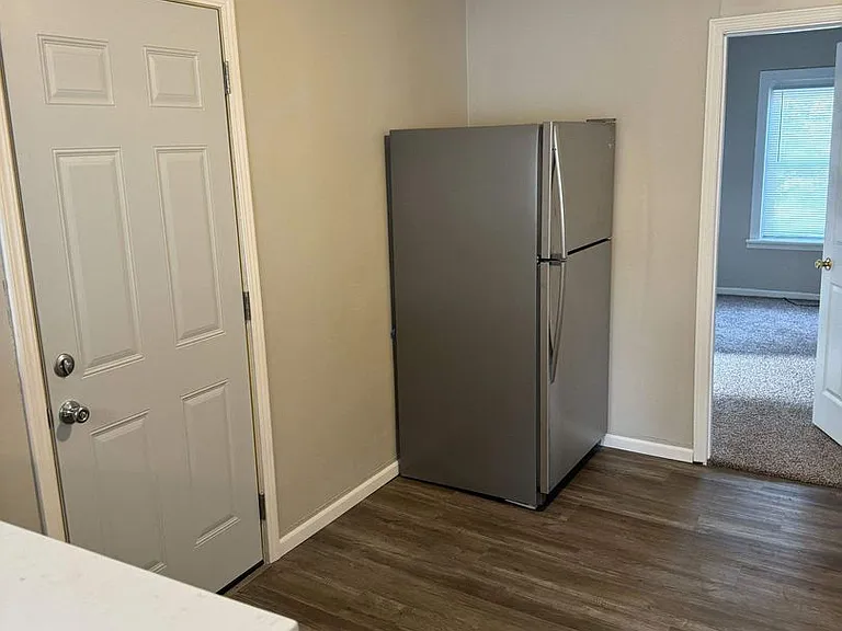4604 Johnson Ave — Photo 13