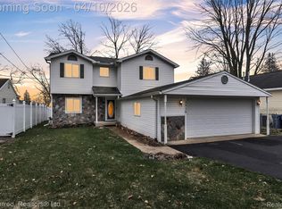 3910 Maiden Dr, Waterford, MI