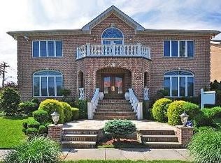 21546 28th Ave, Bayside, NY