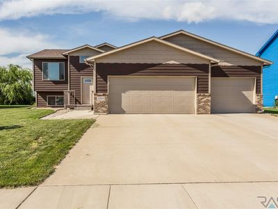 1004 Ash Grove St, Harrisburg, SD, 57032