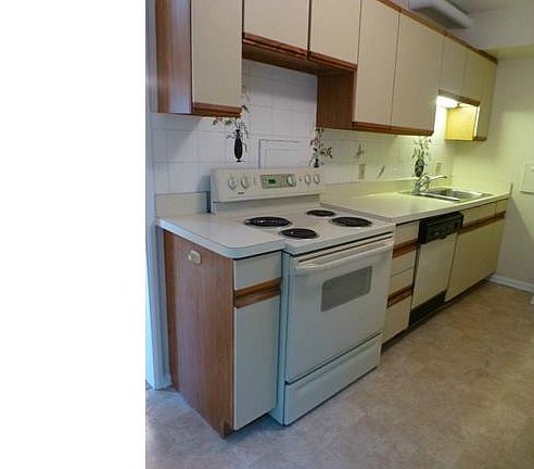 4th image of 13400 Shaker Blvd APT 606