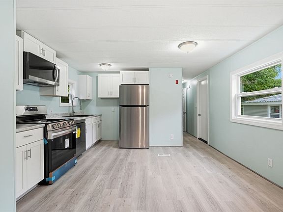 3rd image of 59 Willow Ln