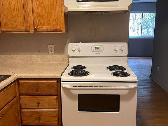 5th image of 220 Elizabeth St APT A11
