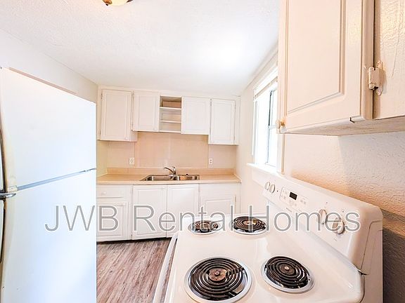 2nd image of 3933 Boulevard #2